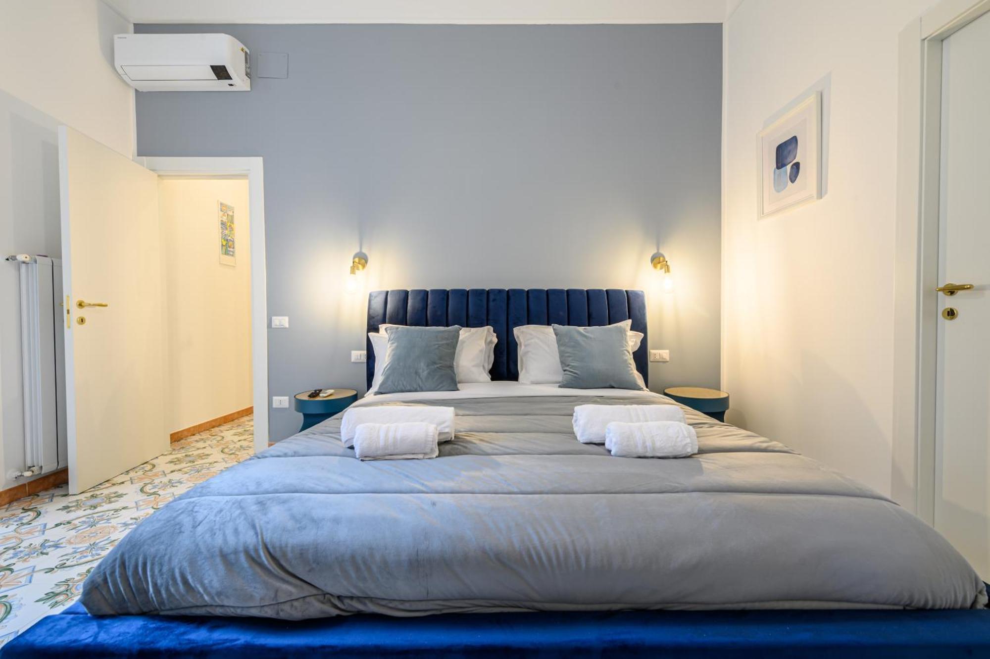 Guest House 121 Charming Apartment Napoli Eksteriør billede