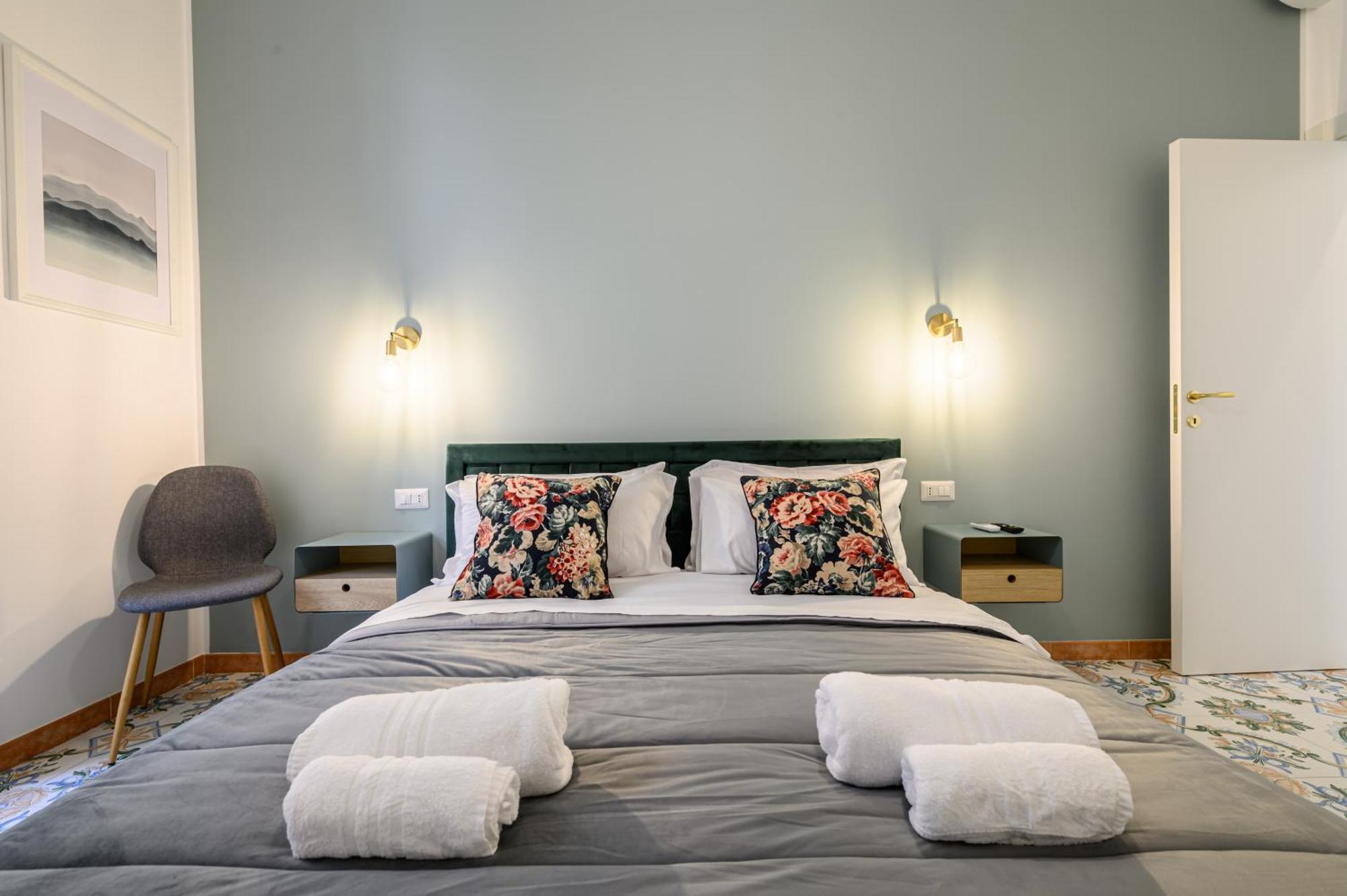 Guest House 121 Charming Apartment Napoli Eksteriør billede