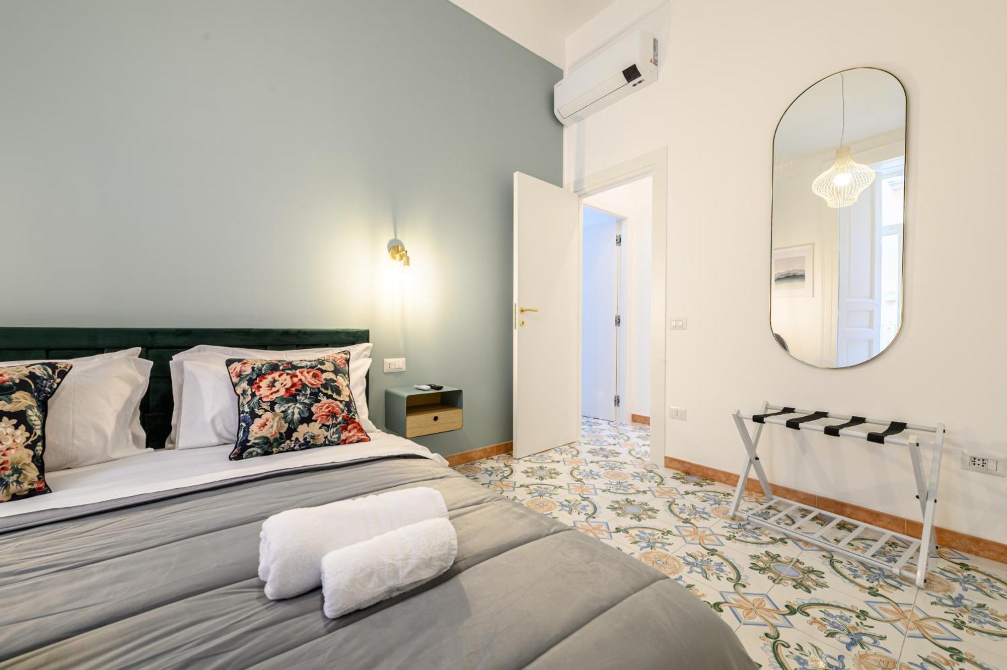 Guest House 121 Charming Apartment Napoli Eksteriør billede